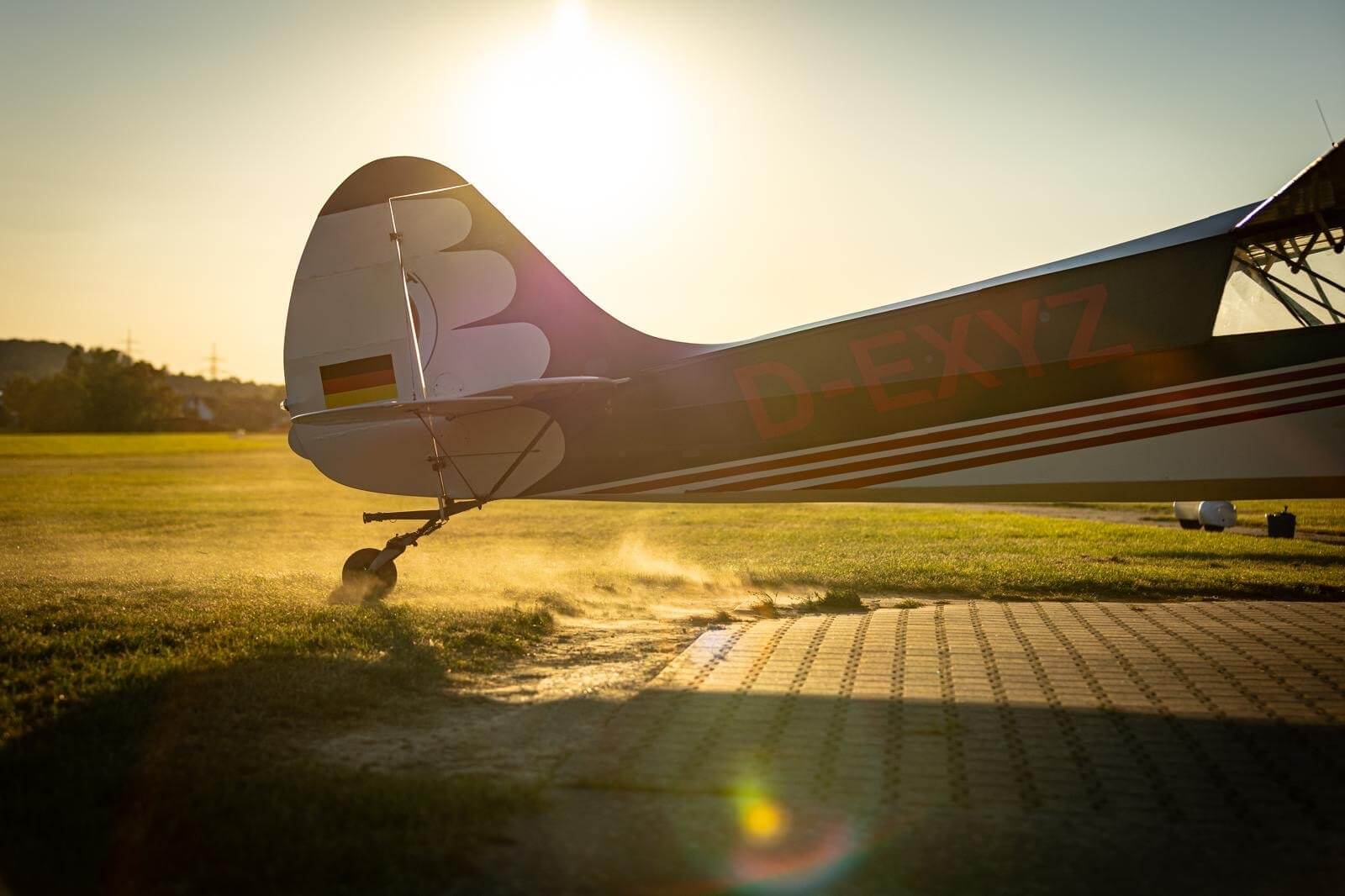 Flugzeug im Sonnenlicht