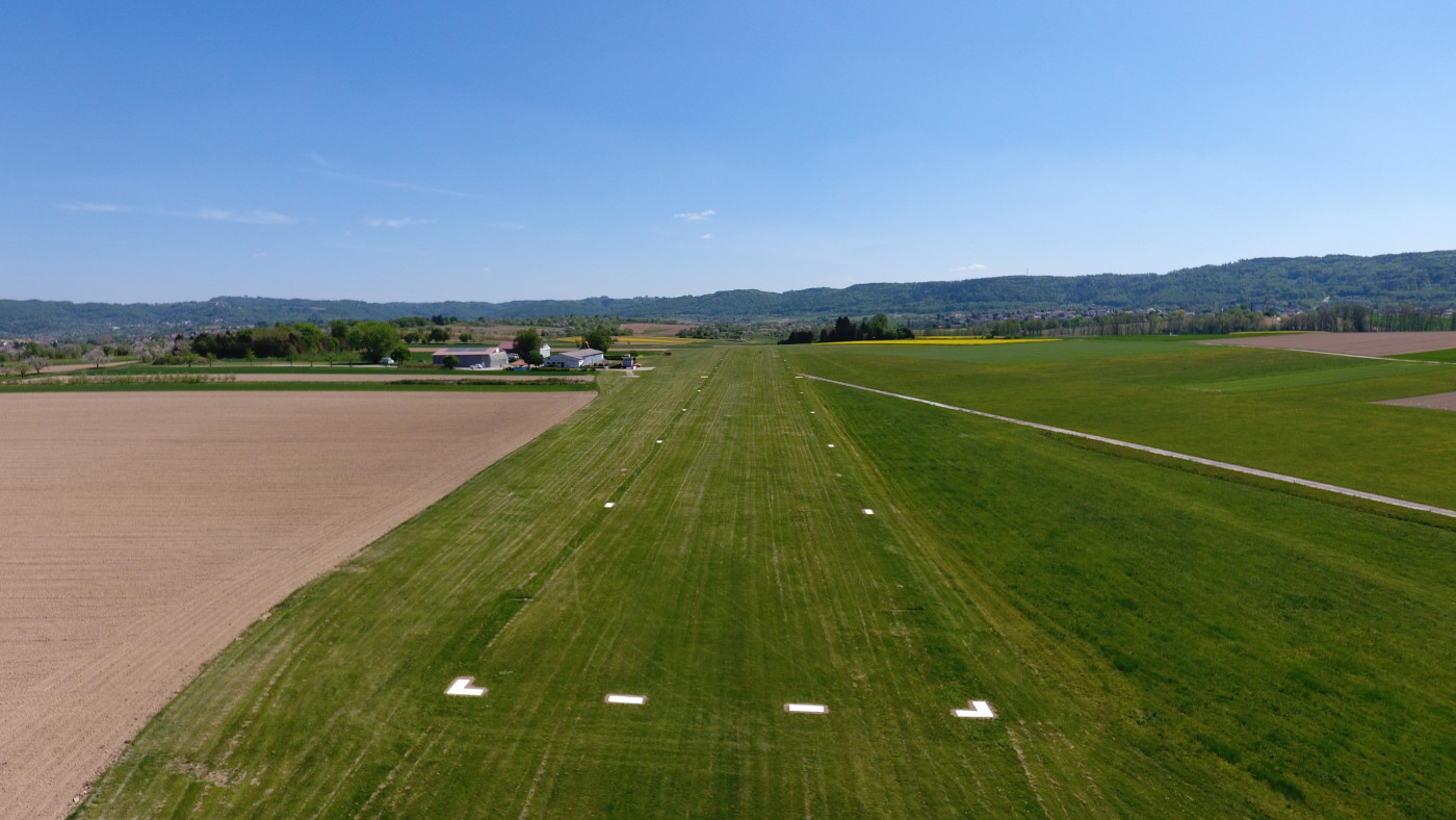 Pilotensicht des Landeanflugs Piste 10, Richtung Osten